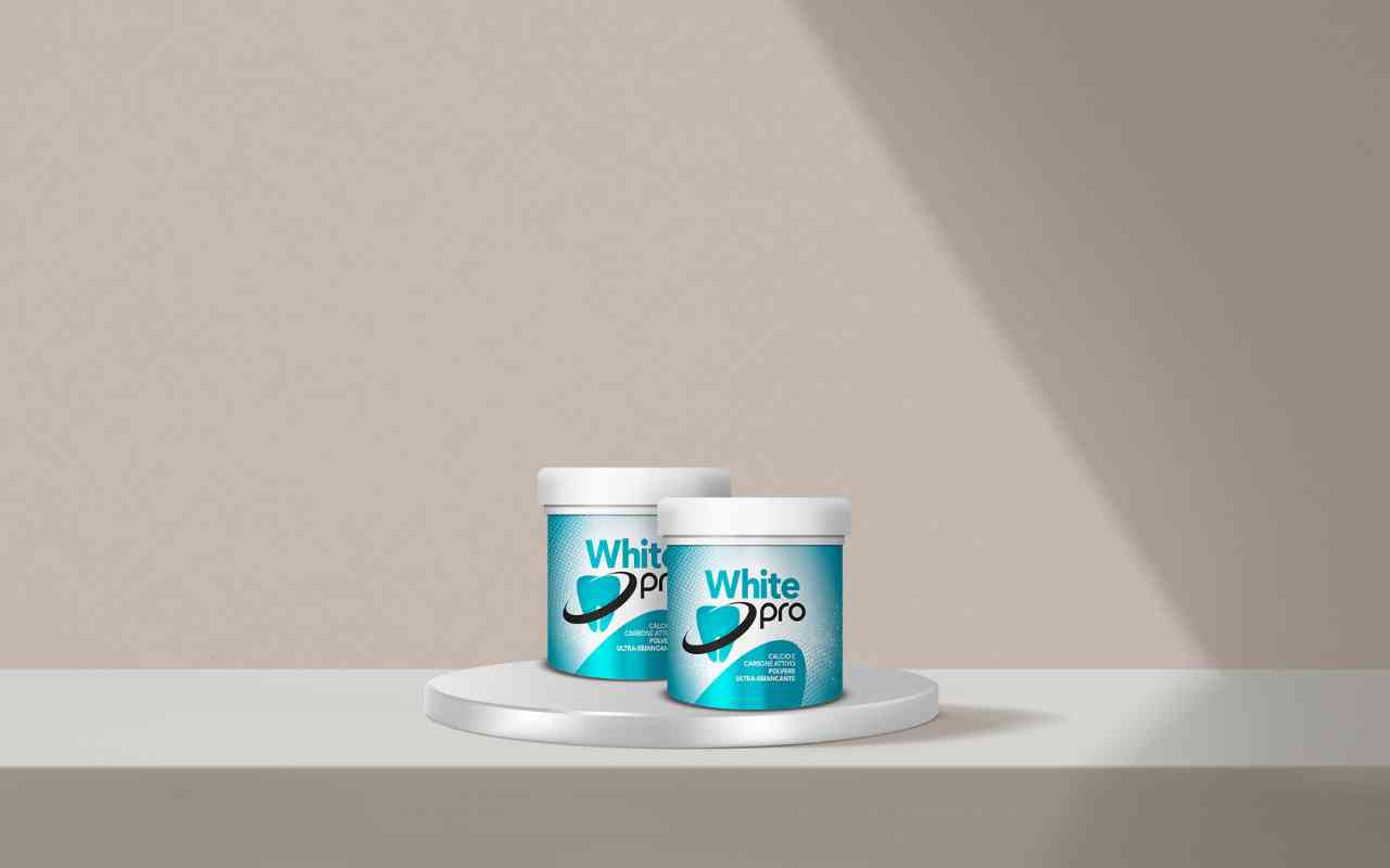 Scopri come avere denti bianchi a casa con White Pro: il metodo sicuro ed efficace